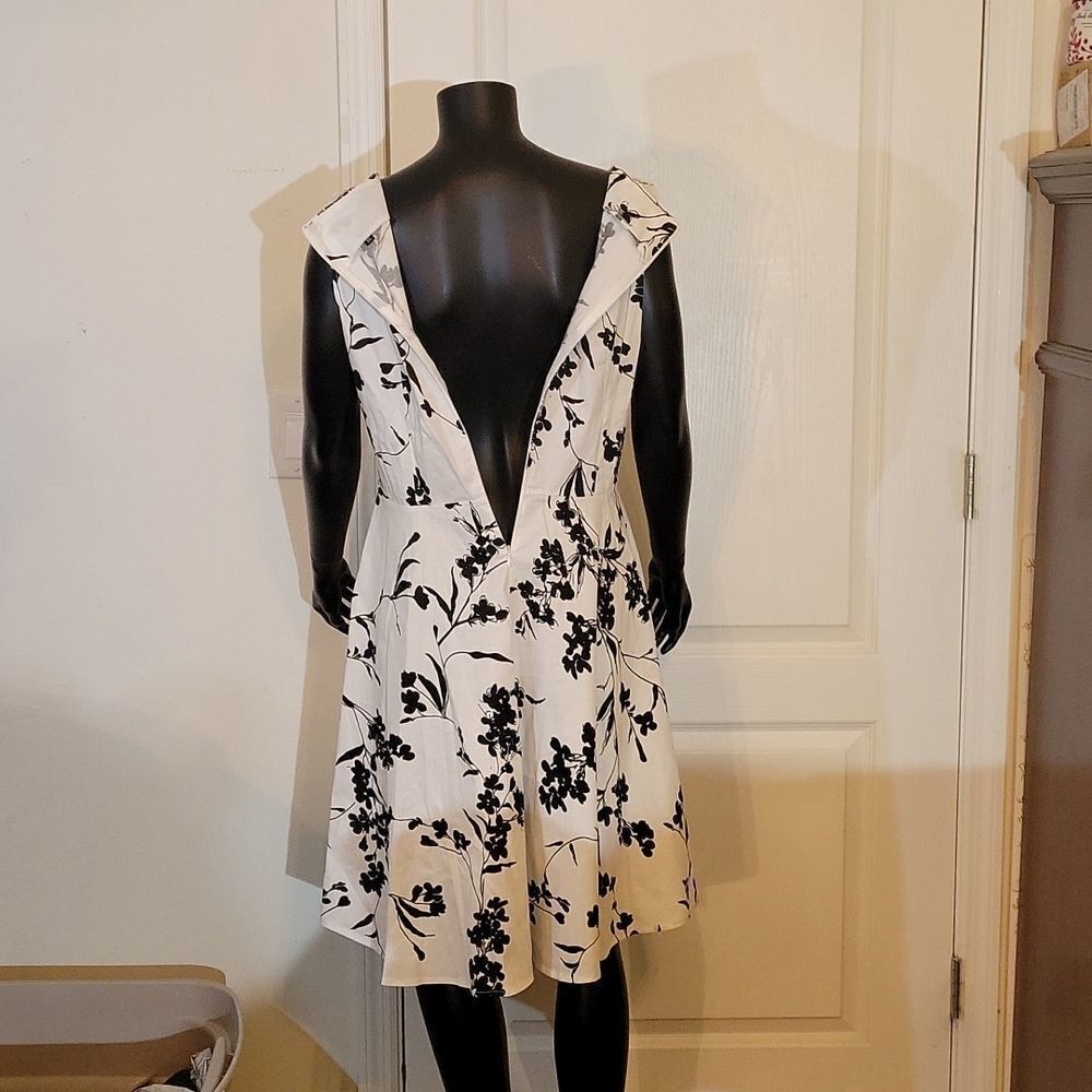 BRAND NEW BLACK/WHITE SLEEVELESS DRESS - Picture 11 of 16